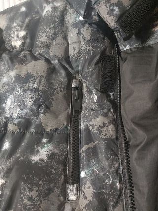 Abrigo anorak estampado