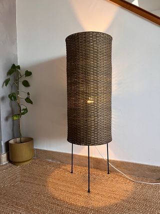 Lámpara de pie Zara Home ratán y metal