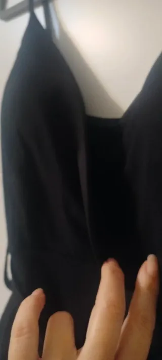 Mono negro con cinturón