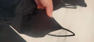 Mono negro con cinturón