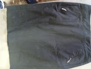 2 de negro.Falda tubo negra 50cm largo. Y vestido 