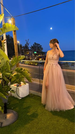 Vestido de fiesta rosa largo con abertura