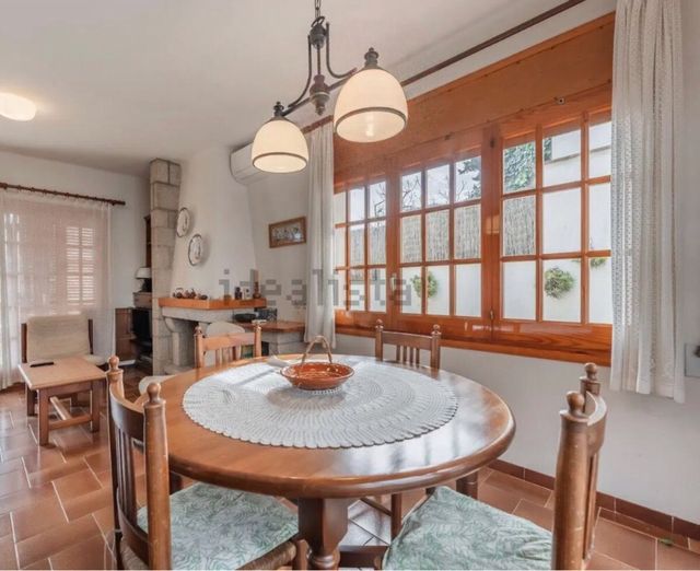 Mesa redonda extensible madera maciza y 4 sillas