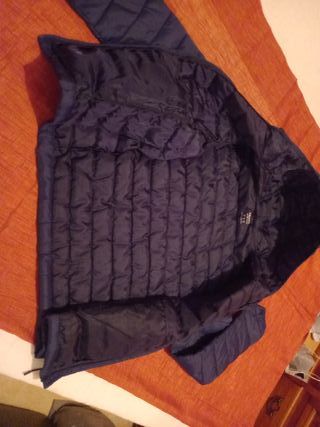 Chaquetón acolchado azul con capucha