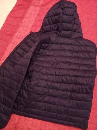 Chaquetón acolchado azul con capucha