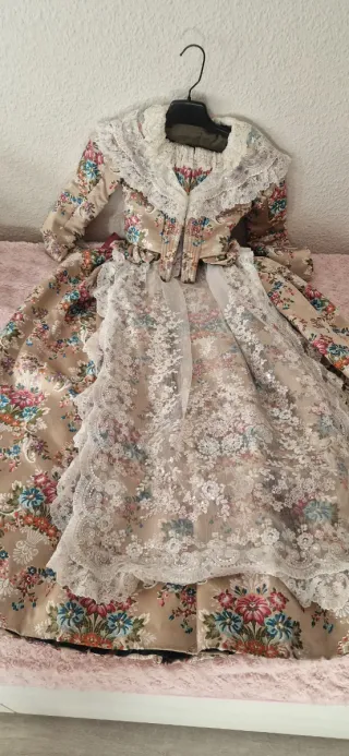Traje de valenciana niña 7, 8 años