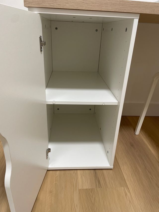 Escritorio Ikea Madera y Blanco.