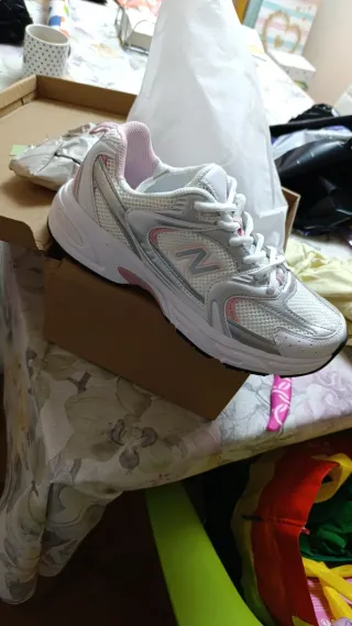 Zapatillas N Blancas y Rosas