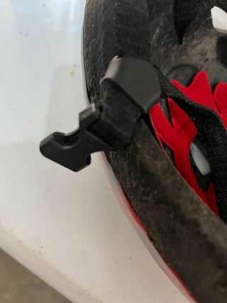 Casco bicicleta infantil negro y rojo