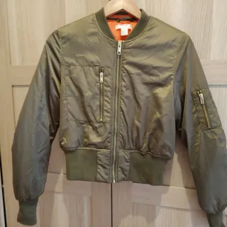 Chaqueta bomber verde militar