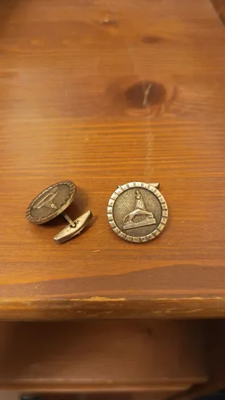 Gemelos de vestir con diseño circular en plata 