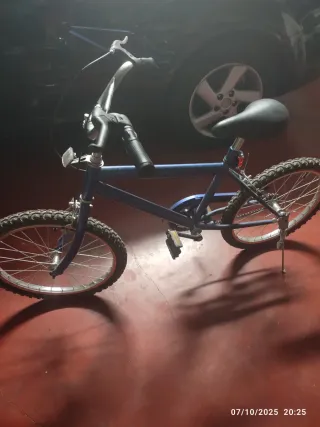 Bicicleta infantil azul