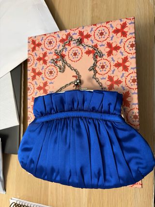 Bolso de fiesta azul con tacones