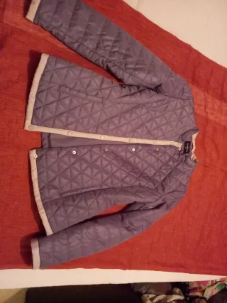 Chaquetón acolchado gris y beige. Nuevo