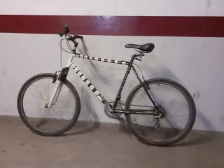 Bicicleta Montaña Blanca y Negra