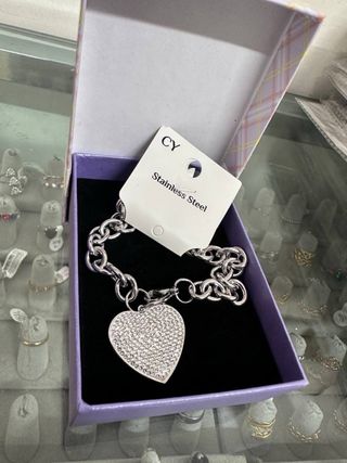Bracciale con ciondolo a cuore glitterato
