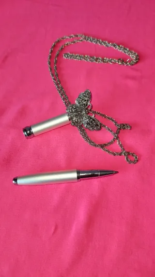 Collar Mariposa de plata con Bolígrafo