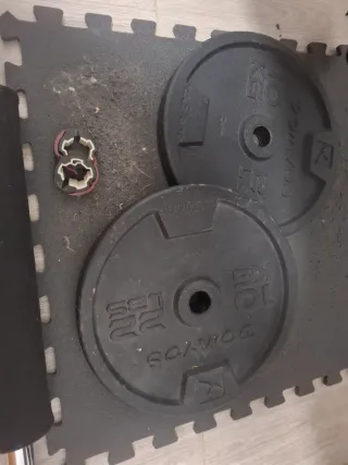 Banco de pesas con discos y barra