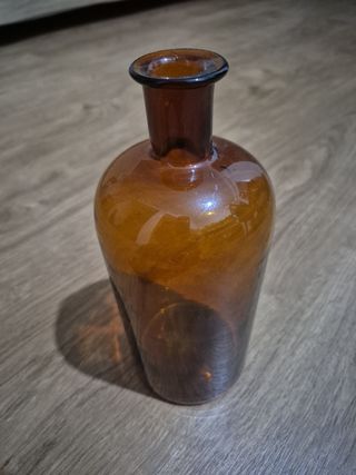 Botella decorativa de vidrio ámbar