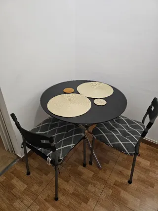 Mesa de vidrio redonda negra + 2 sillas