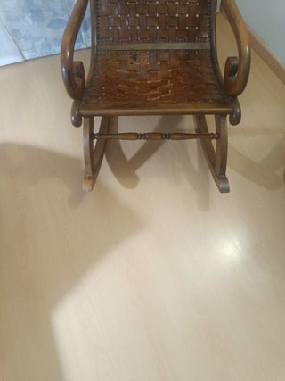 Sillón Mecedora Madera y Piel Marrón