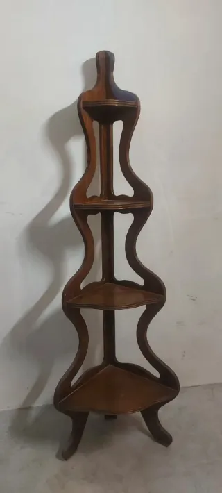 Estantería de esquina de madera