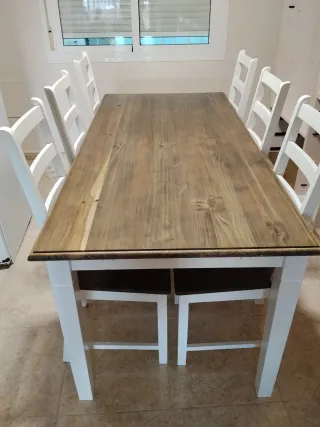 Mesa de comedor de madera con 6 sillas