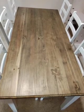 Mesa de comedor de madera con 6 sillas
