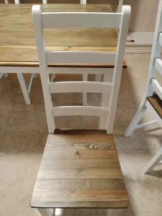 Mesa de comedor de madera con 6 sillas