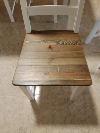 Mesa de comedor de madera con 6 sillas