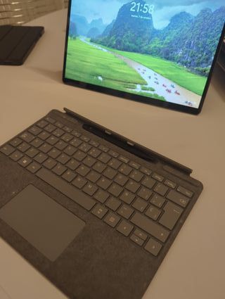 Microsoft Surface Pro 8 + Teclado