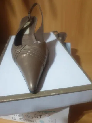 Zapatos de fiesta Sacha Talla 37 color champán