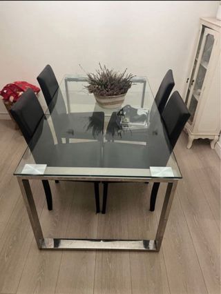 Mesa de comedor cristal y sillas