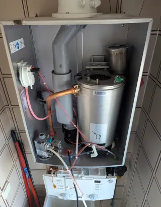 REPARACIÓN DE CALDERAS Y FONTANERÍA.