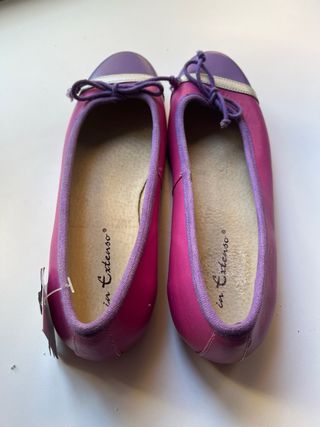 Manoletinas de piel rosa y morado