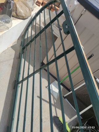 Puerta de hierro forjado