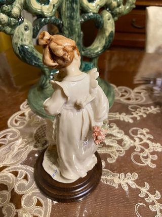 Bambina con oca in ceramica Merli