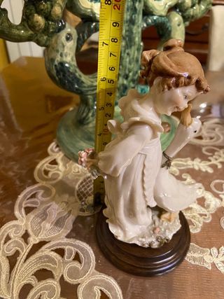 Bambina con oca in ceramica Merli