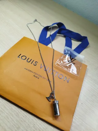 Collar Louis Vuitton Plata y Negro