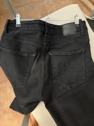 Pantalón negro Bershka