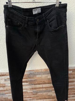 Pantalón negro Bershka