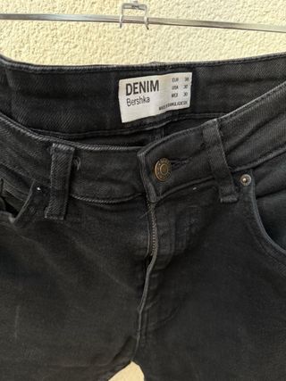 Pantalón negro Bershka