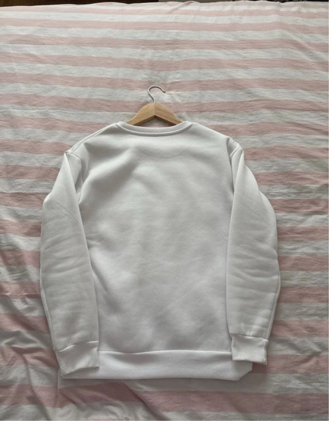 Sudadera blanca con estampado
