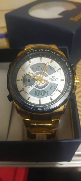 Reloj Casio Edifice Dorado y Plateado
