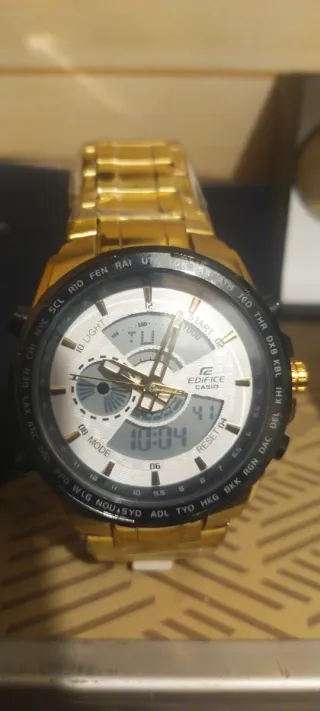 Reloj Casio Edifice Dorado y Plateado