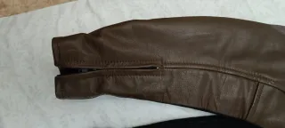Chaqueta de cuero marrón para moto.ralla s