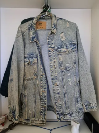 Chaqueta tejana oversize desgastada