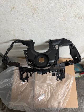 Plástico frontal Tmax 530 (2012-2014)