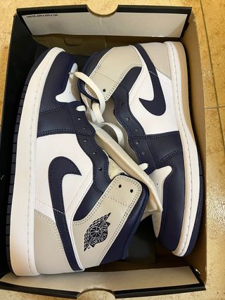 Nike Jordan 1 Mid Azul Marino y Blanco