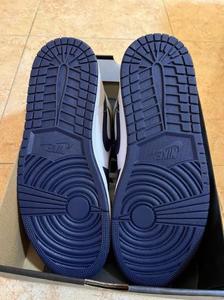 Nike Jordan 1 Mid Azul Marino y Blanco